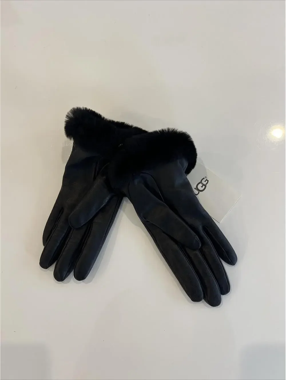 UGG $110 Fine leather Shearling Shorty gloves Color Black Size Medium 6705 - 20